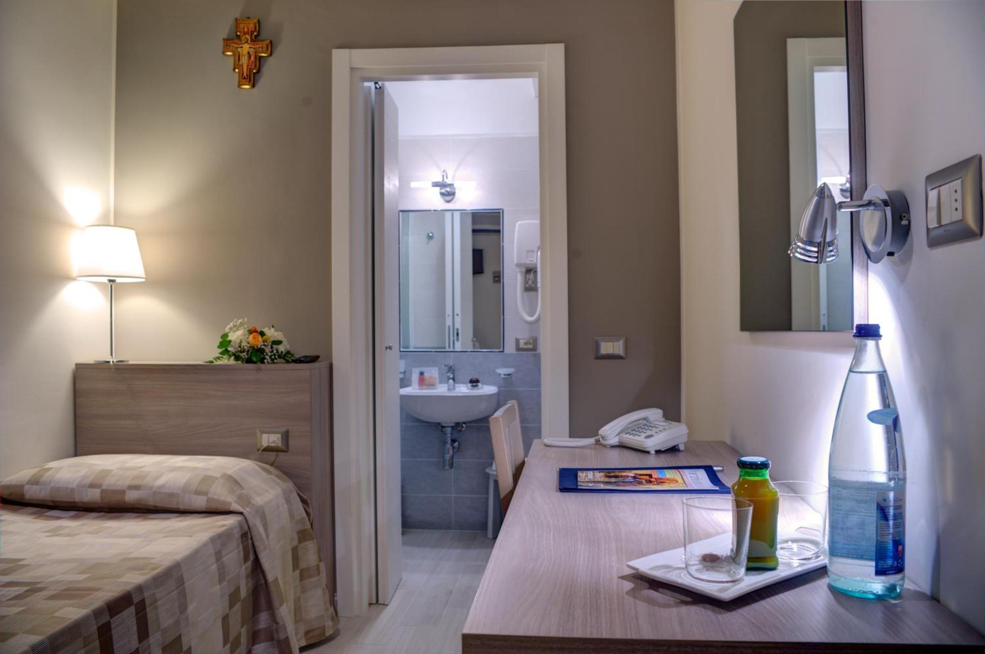 Hotel Domus Pacis Assisi Esterno foto
