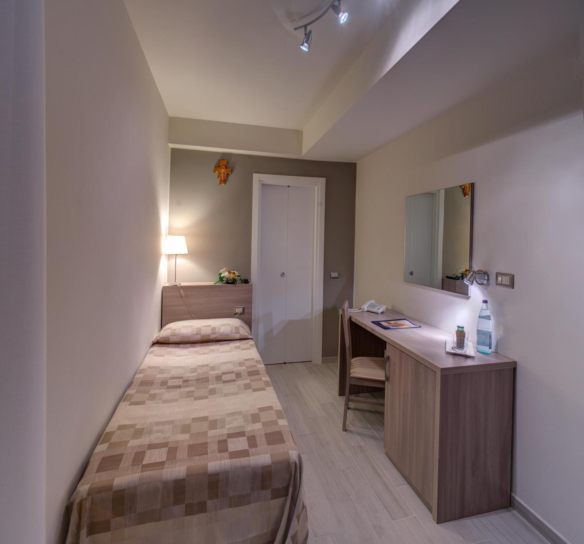 Hotel Domus Pacis Assisi Esterno foto